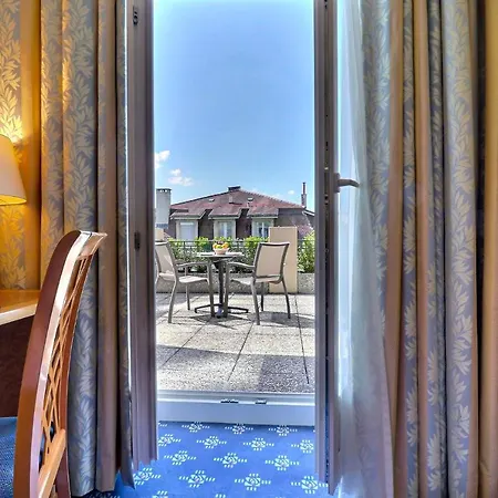 Western Mirabeau Hotel 4*