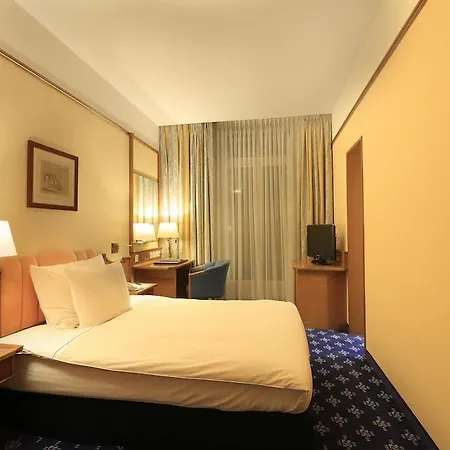Hotel Western Mirabeau 4*